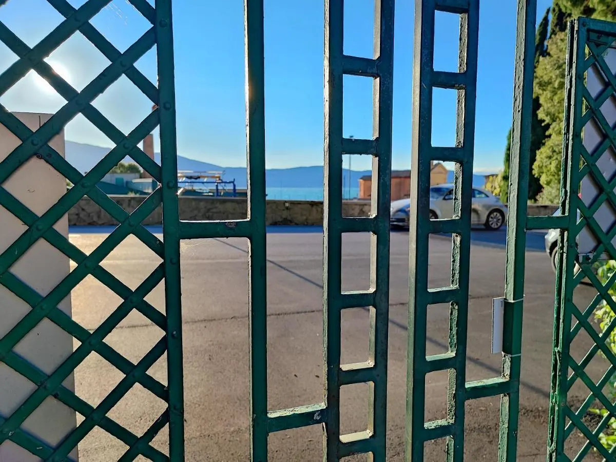 Emotion 10 Apartment Toscolano Maderno Italy
